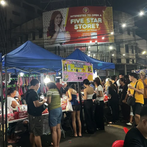people-in-colon-night-market-lining-up-for-unclaimed-parcels