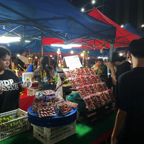 strawberries-in-colon-night-market